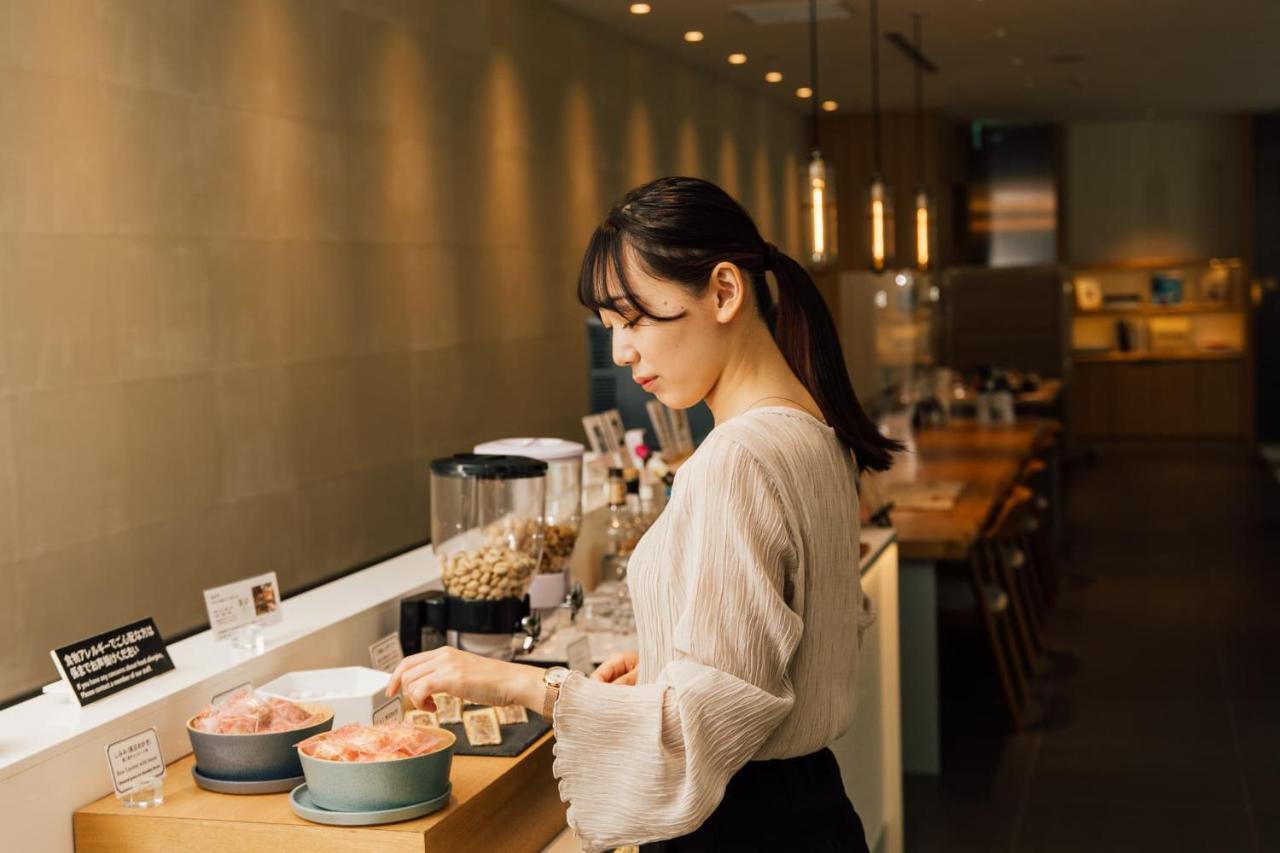 Kanazawa Tokyu Hotel Екстериор снимка A woman working in a restaurant