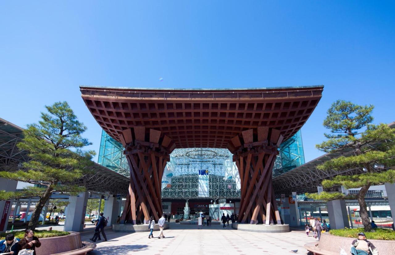 Kanazawa Tokyu Hotel Екстериор снимка The station entrance in 2015