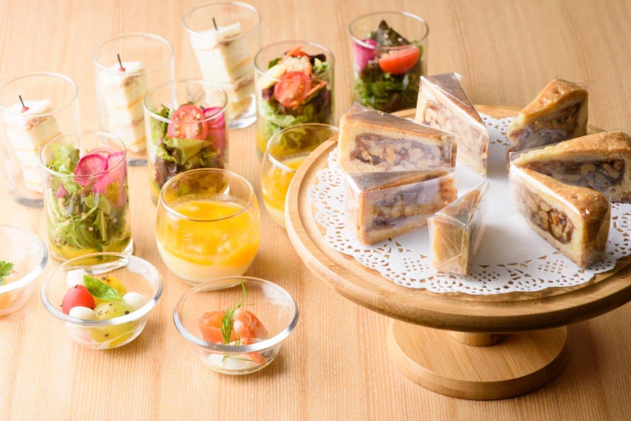 Kanazawa Tokyu Hotel Екстериор снимка A selection of canapés
