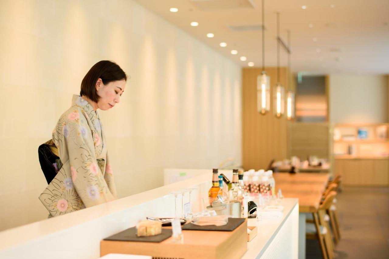 Kanazawa Tokyu Hotel Екстериор снимка A flight attendant at the airport