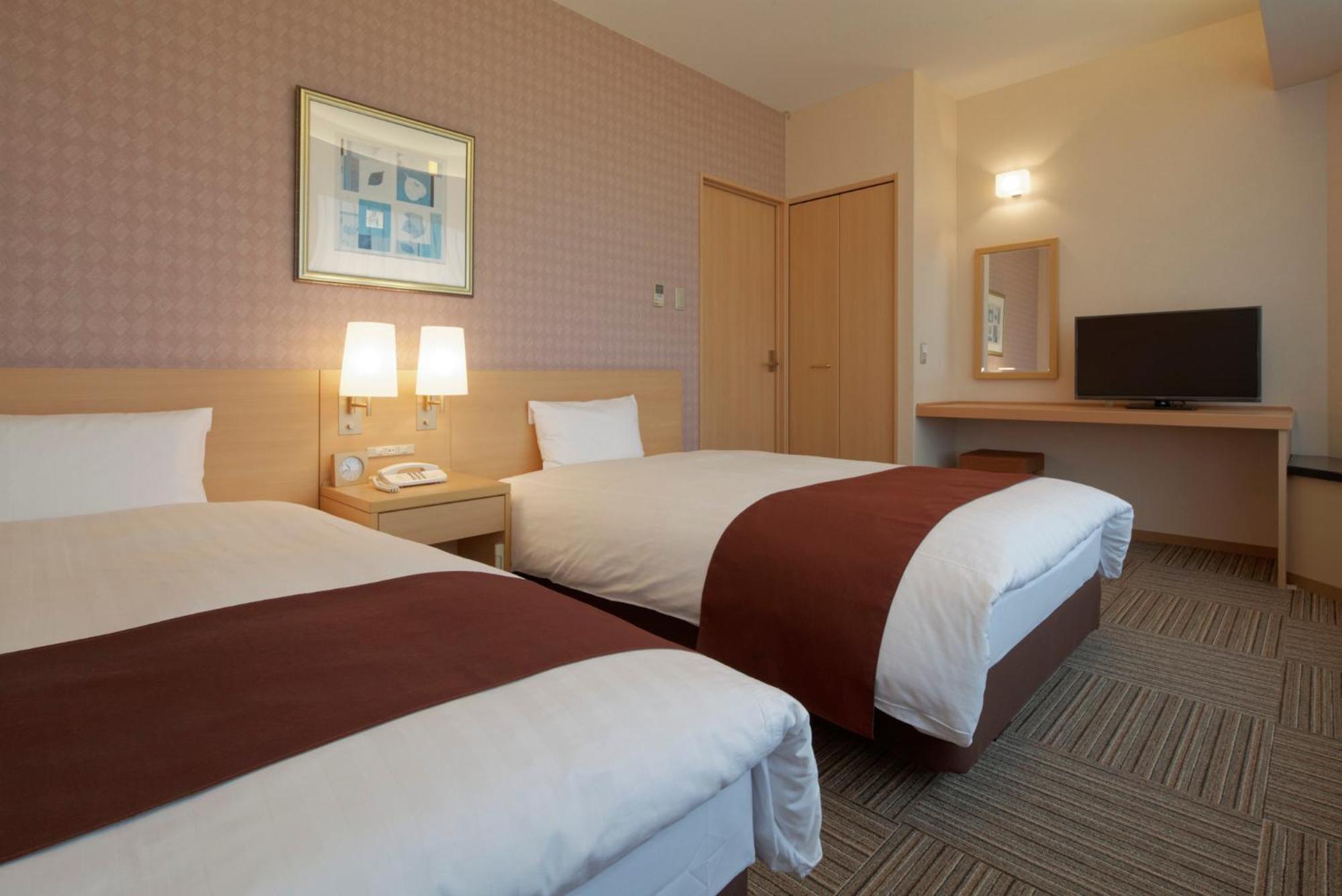Kanazawa Tokyu Hotel Екстериор снимка A typical room at the hotel
